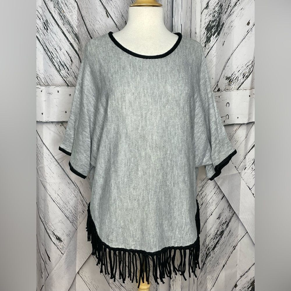 NY COLLECTION Women’s Grey Sweaterwith Dolman Sleeves and Black Bottom Fringe